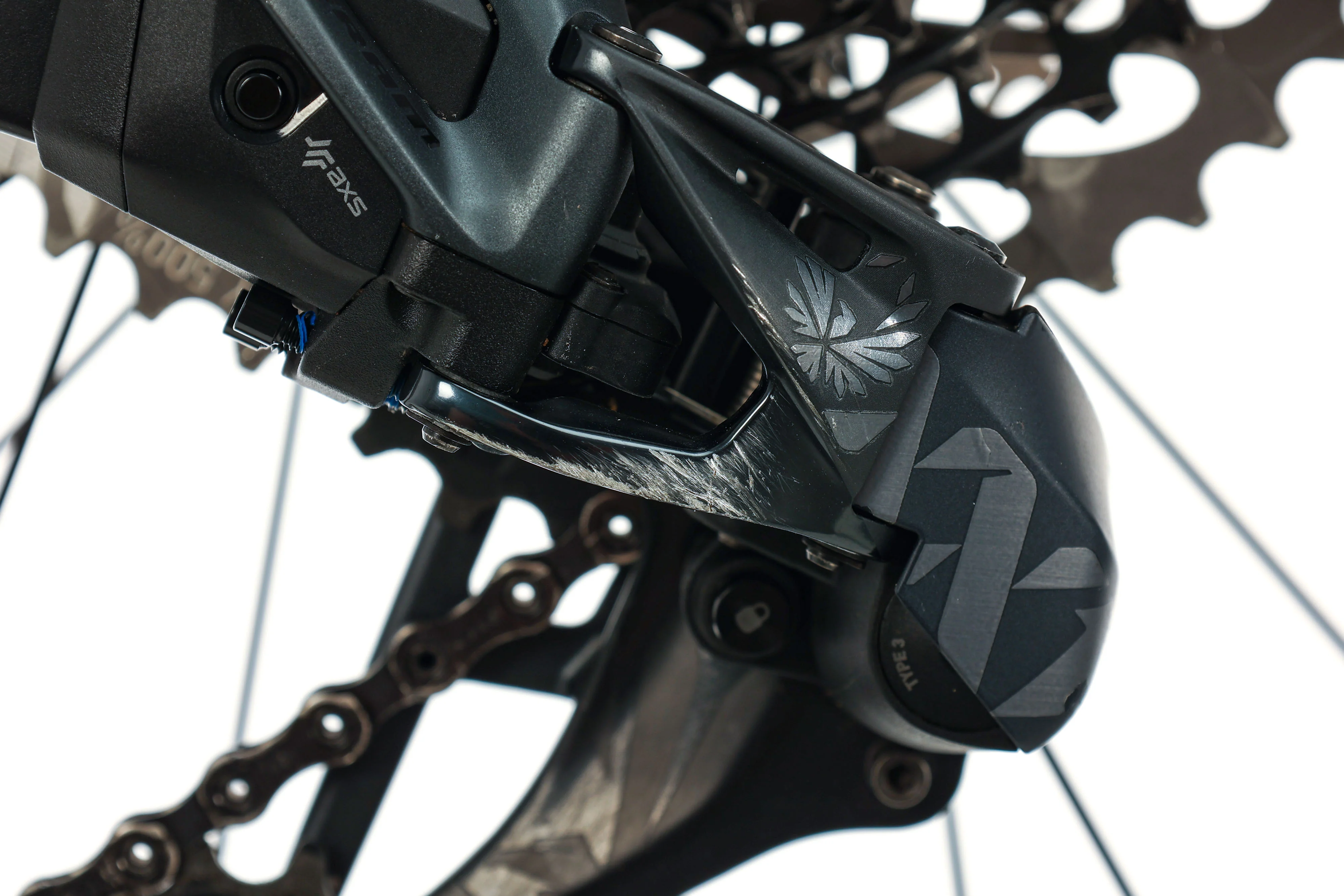 Scott Spark 900 Ultimate Mountain Bike - 2018, Small - Image 10