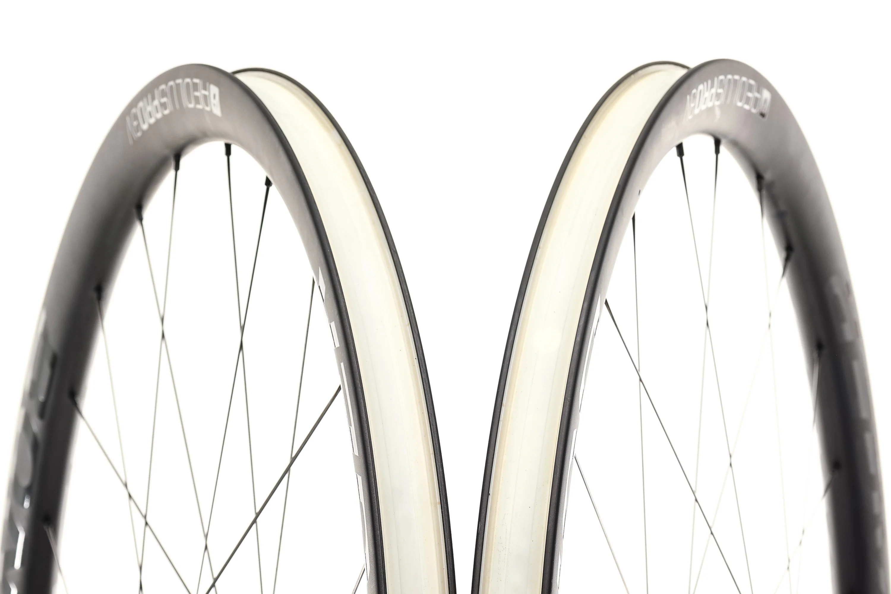 Bontrager Aeolus Pro 3V Carbon Tubeless 700c Wheelset - Image 5