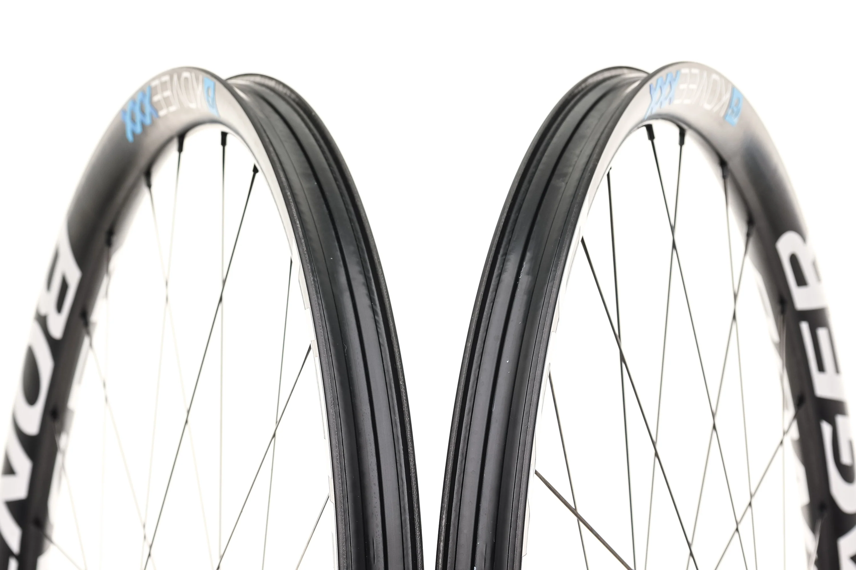 Bontrager Kovee XXX Carbon Tubeless 29" Wheelset - Image 6