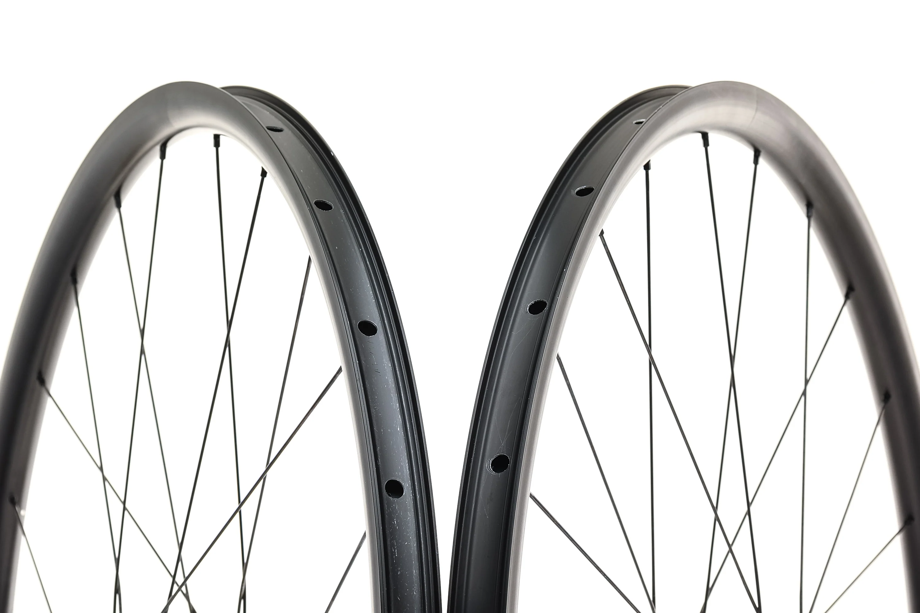 DT Swiss Gravel LN Aluminum Tubeless 700c Wheelset - Image 5