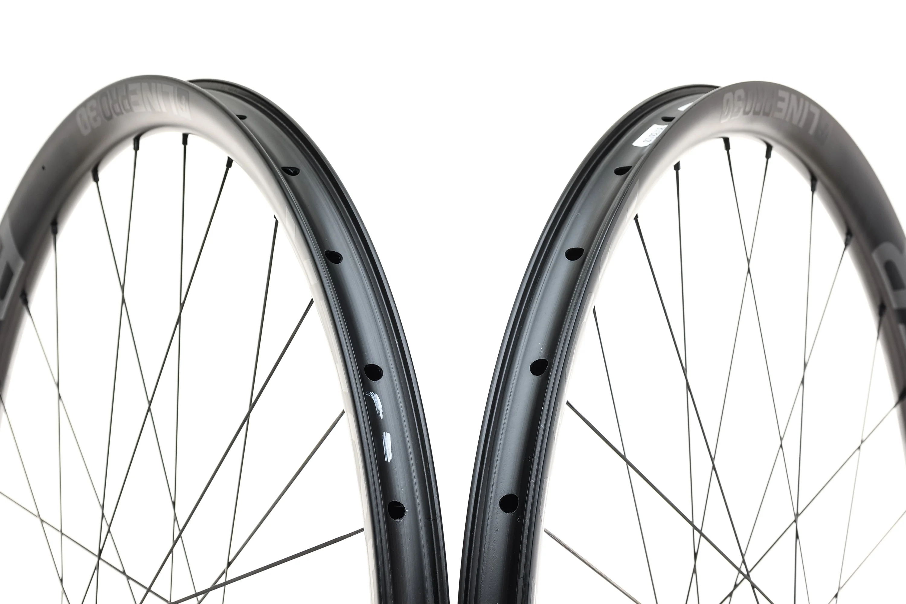 Bontrager Line Pro 30 Carbon Tubeless 29" Wheelset - Image 5