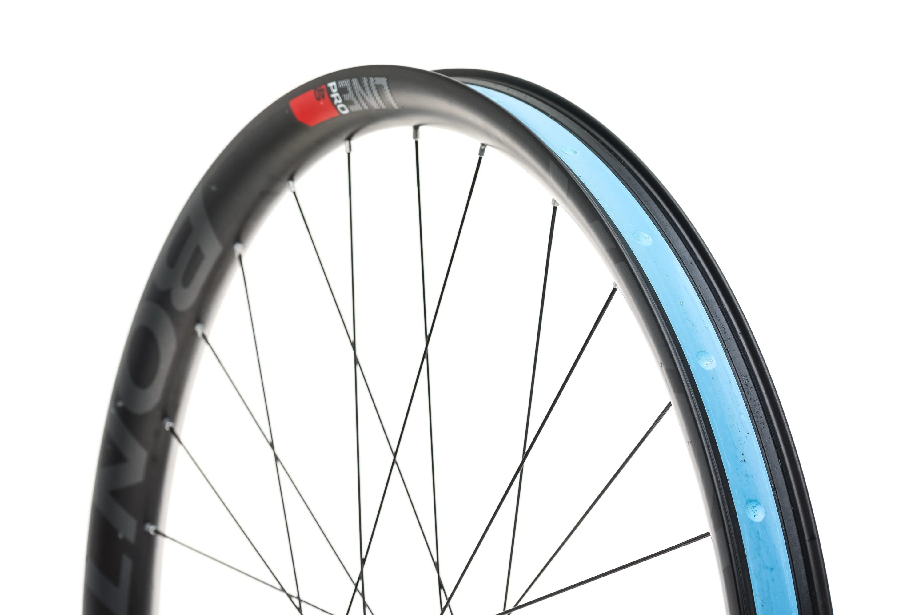 Bontrager Line Pro 40 Carbon Tubeless 29" Front Wheel - Image 4