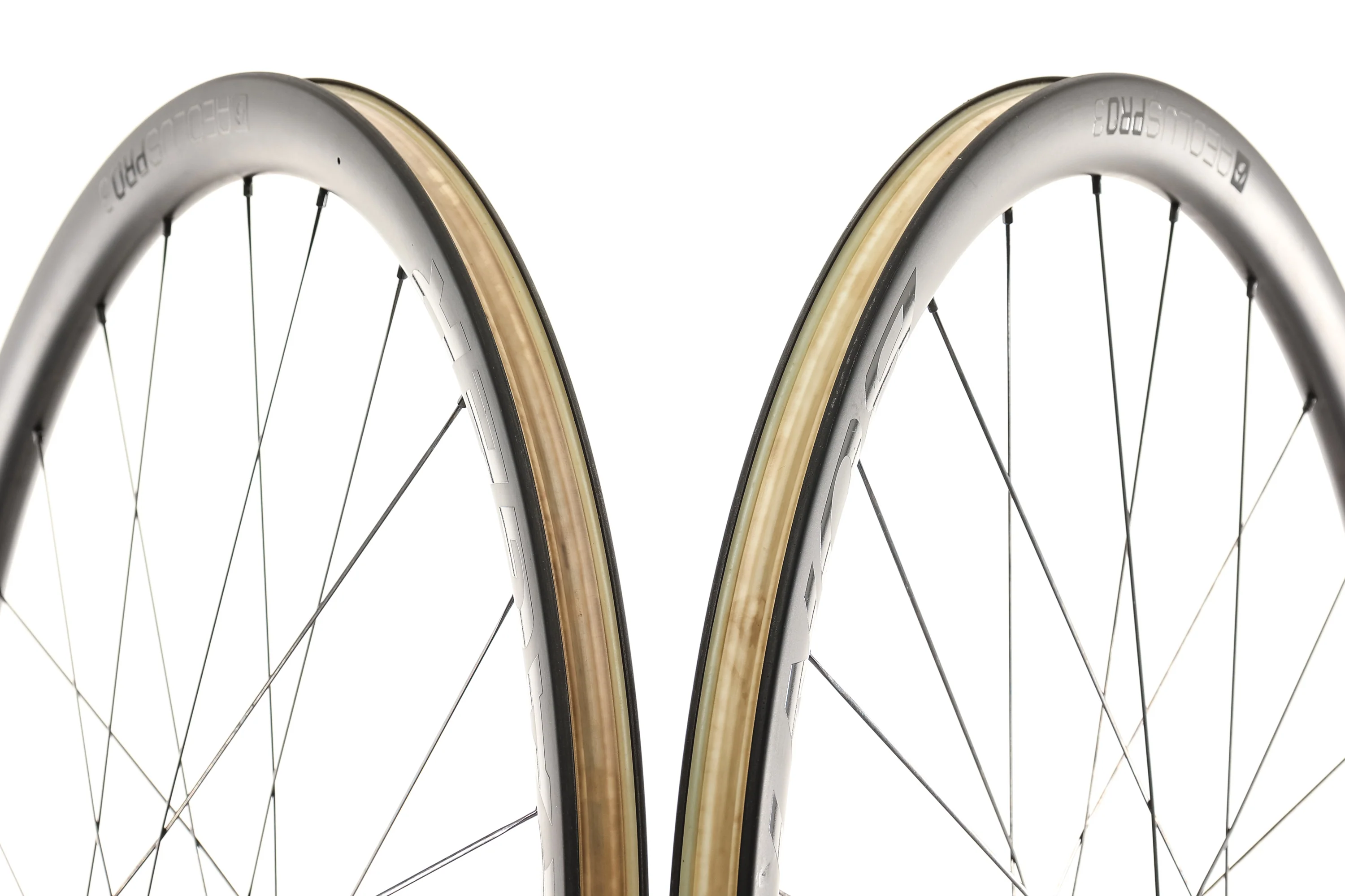 Bontrager Aeolus Pro 3 Carbon Tubeless 700c Wheelset - Image 5