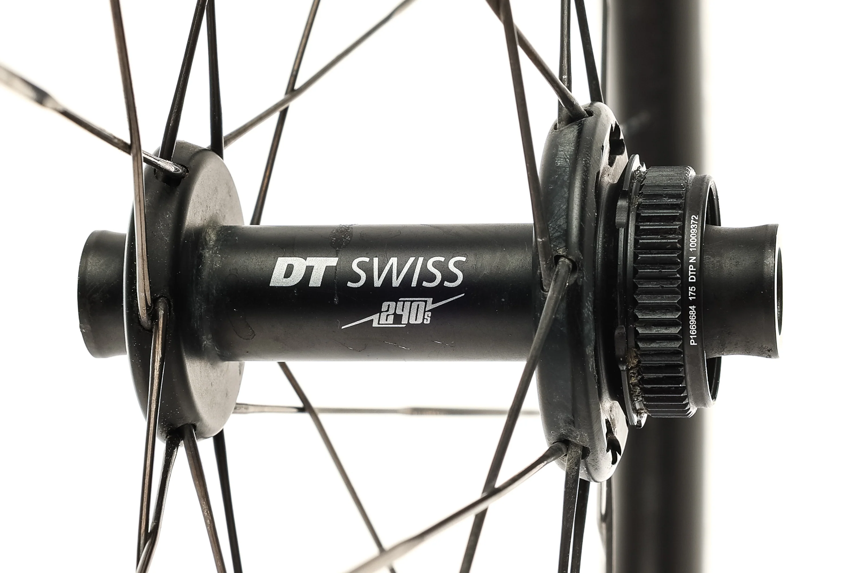 DT Swiss ERC 1100 Dicut Carbon Tubeless 700c Front Wheel - Image 3