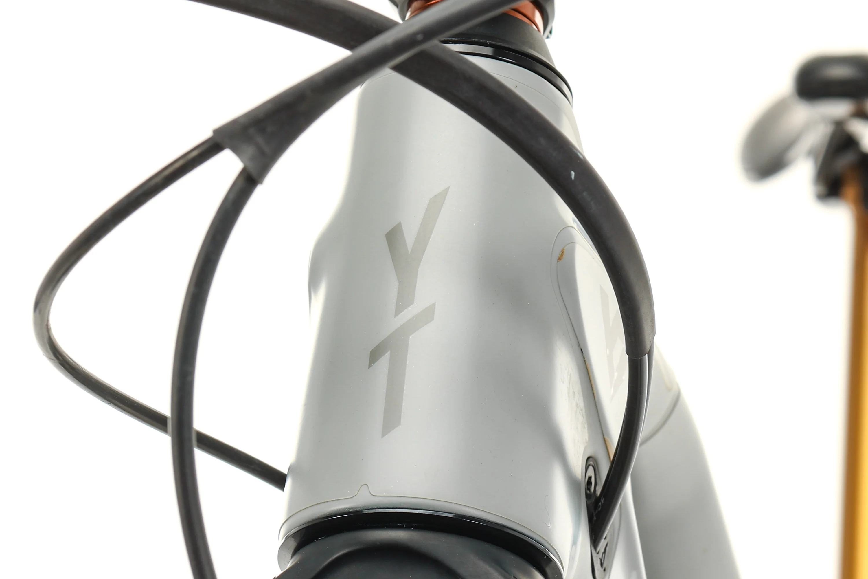 YT Izzo Mountain Bike - 2022, Large - Image 8