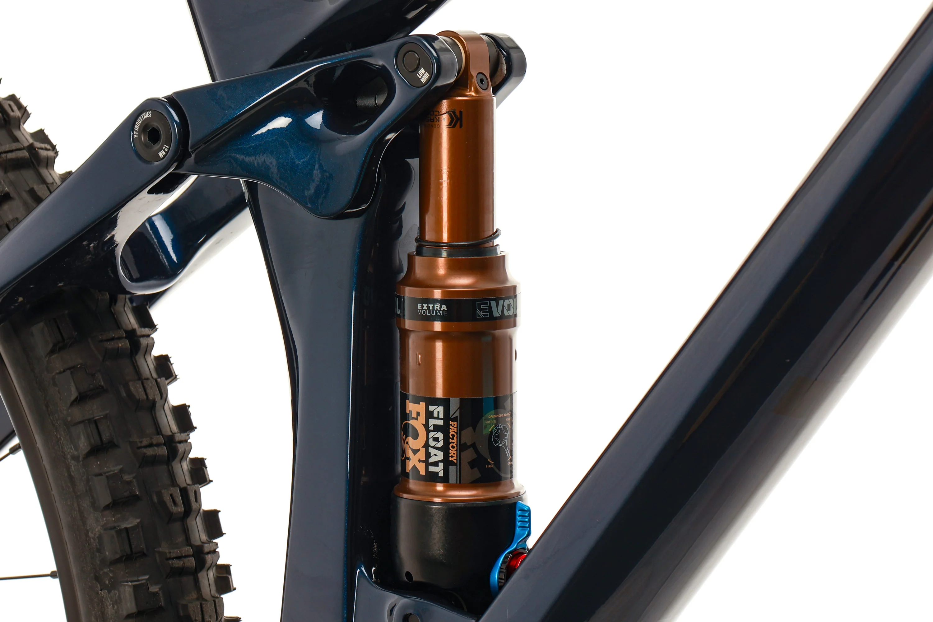 YT Izzo Core 4 Mountain Bike - 2024, Large - Image 4