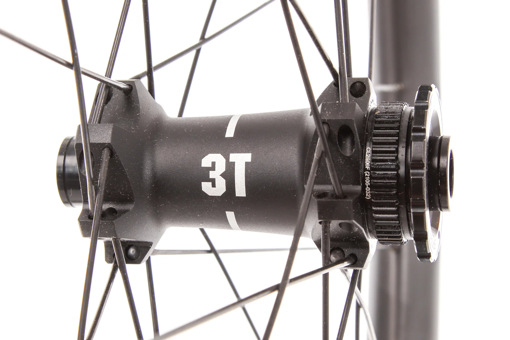 3T Discus Plus i28 LTD Carbon Tubeless 650B Wheelset - Image 4