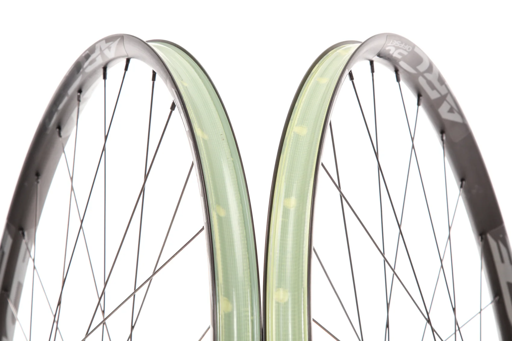 Race Face ARC 30 Offset Aluminum Tubeless 29" Wheelset - Image 5