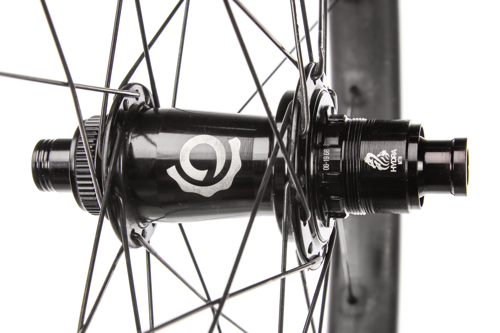 Santa Cruz Reserve 37 Industry Nine Torch Carbon Tubeless 27.5" Wheelset - Image 3