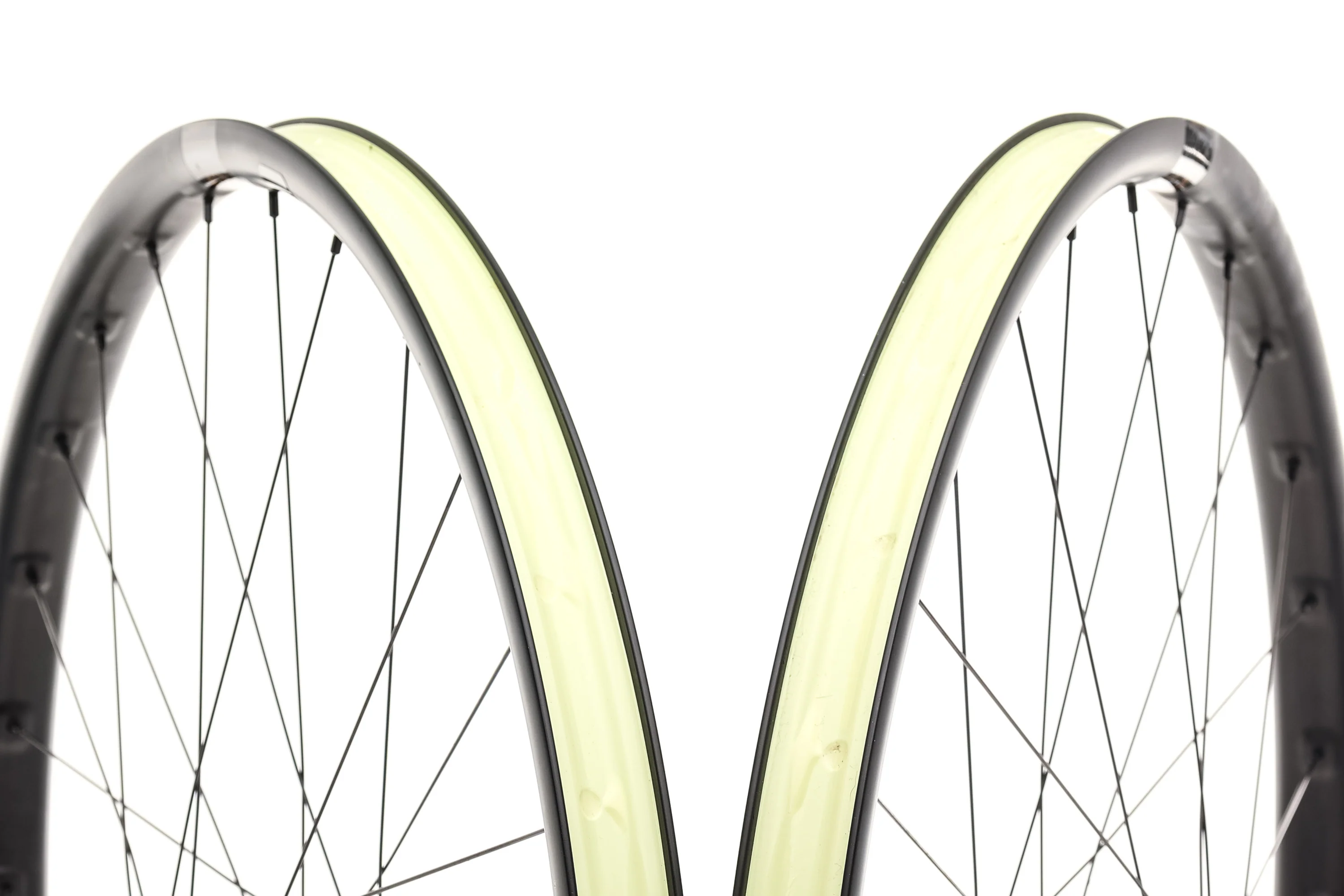 Santa Cruz Reserve 30 w/ i9 Hubs Carbon Tubeless 29" Wheelset - Image 5