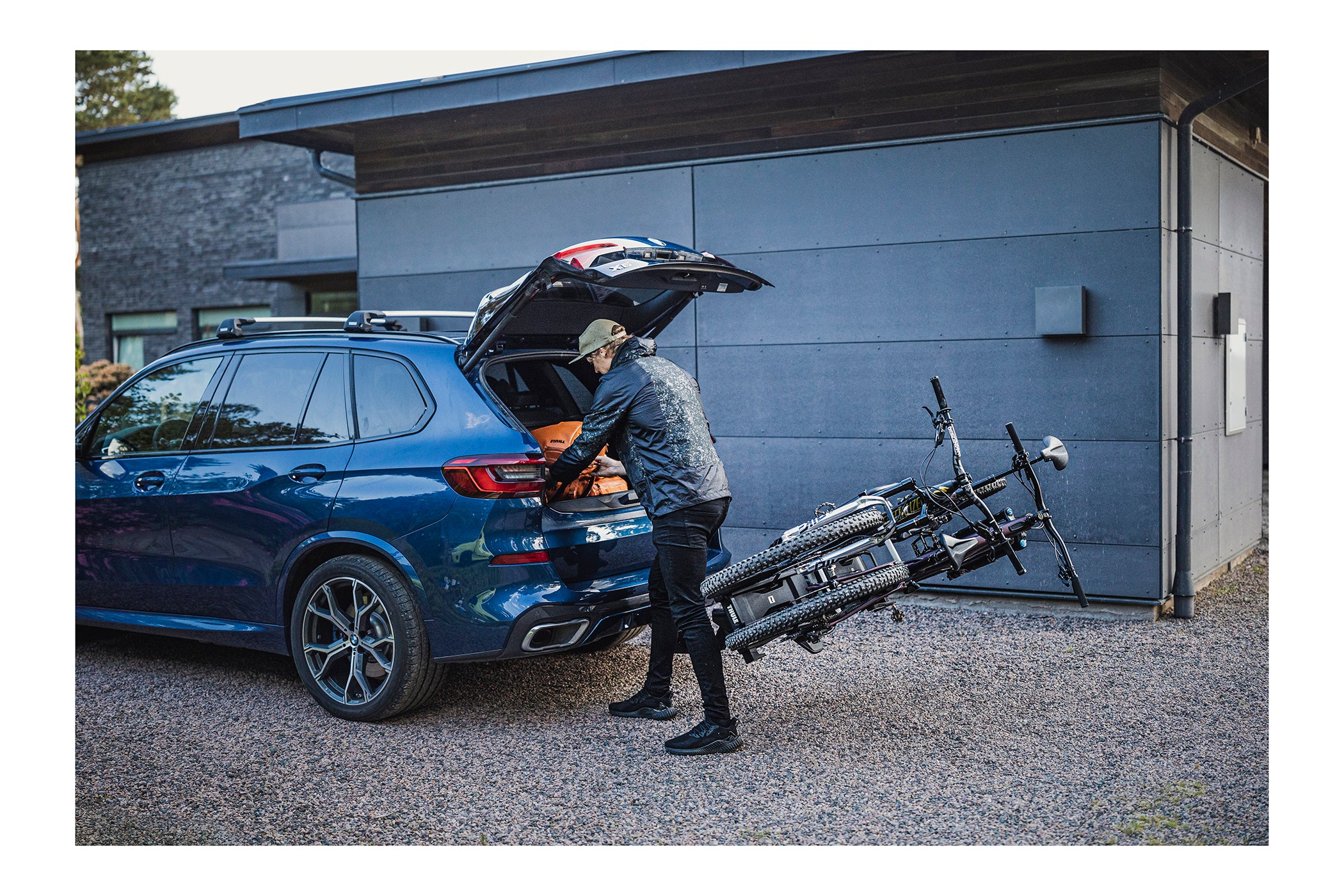 Thule EasyFold XT 2-Bike Platform Hitch Rack - Image 11